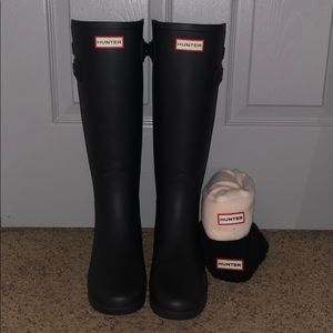 matte black Hunter boots with 2 boot socks
